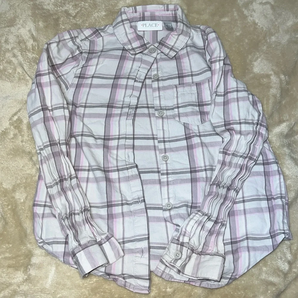 The children place plaid